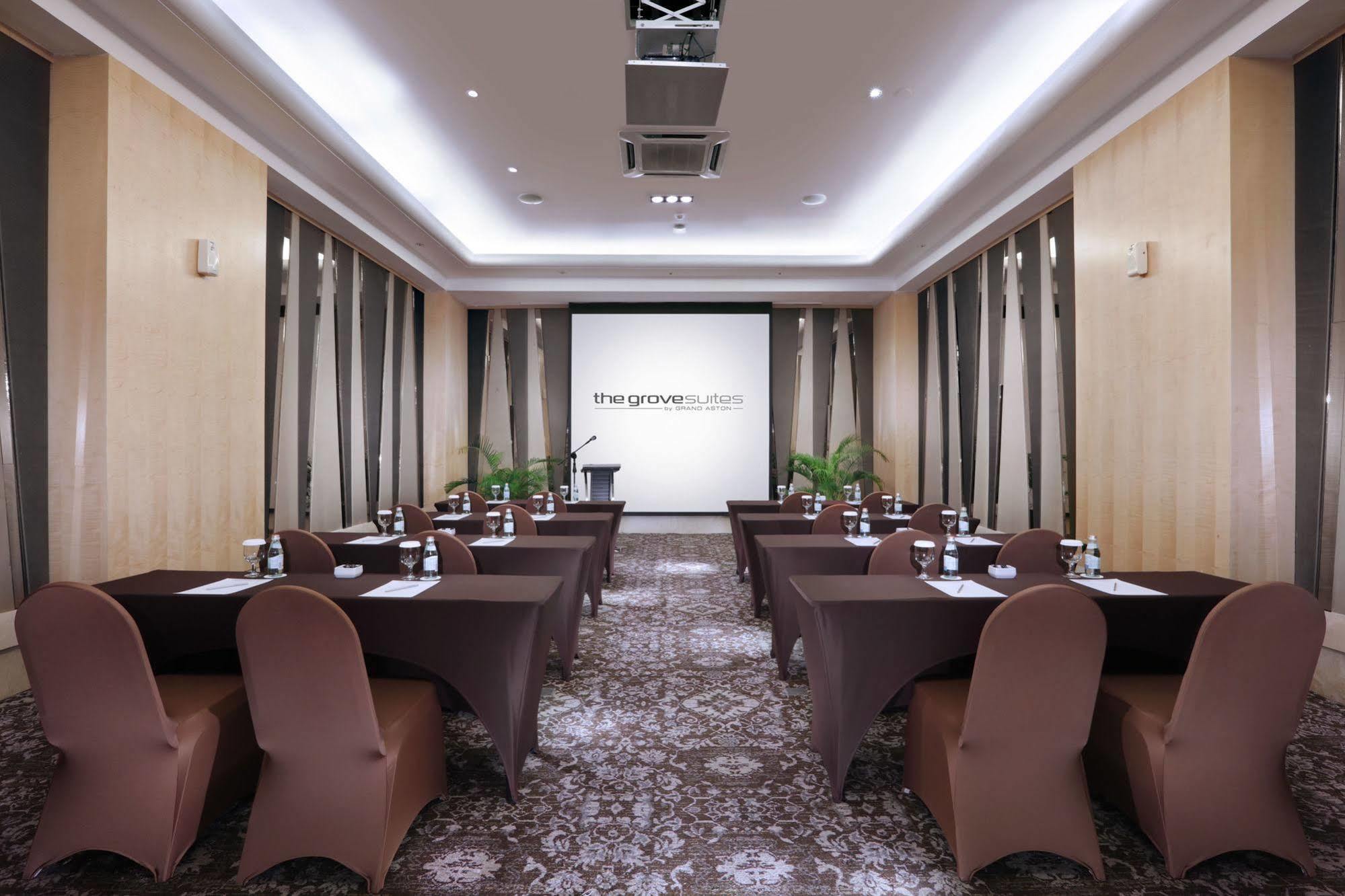 The Grove Suites By Grand Aston Cakarta Dış mekan fotoğraf